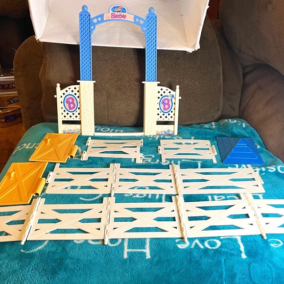 Mattel Barbie Replacement Horse Corral Stable Pieces and Panels - Picture 1 of 10